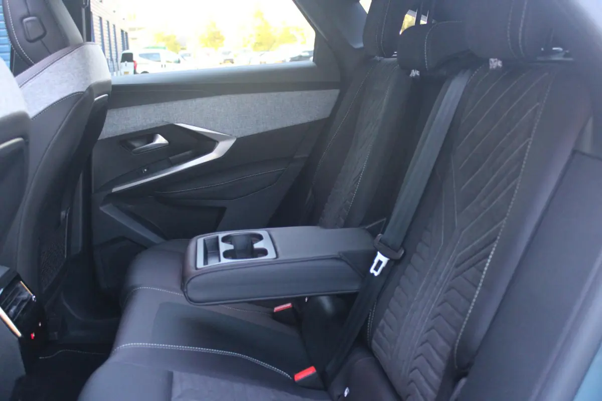 1.2 Hybrid 145PK GT | PANORMASCH SCHUIF / KANTELDAK | | 360° VISION & DRIVE ASSIST PACK: ANTI DIEFSTAL ALARM MET SUPERVERGRENDELING/VERWARMBAAR VOLLEDEREN STUURWIEL/VISEOPARK 360° HD CAMER