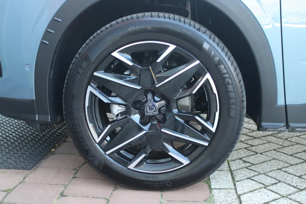 1.2 Hybrid 145PK GT | PANORMASCH SCHUIF / KANTELDAK | | 360° VISION & DRIVE ASSIST PACK: ANTI DIEFSTAL ALARM MET SUPERVERGRENDELING/VERWARMBAAR VOLLEDEREN STUURWIEL/VISEOPARK 360° HD CAMER