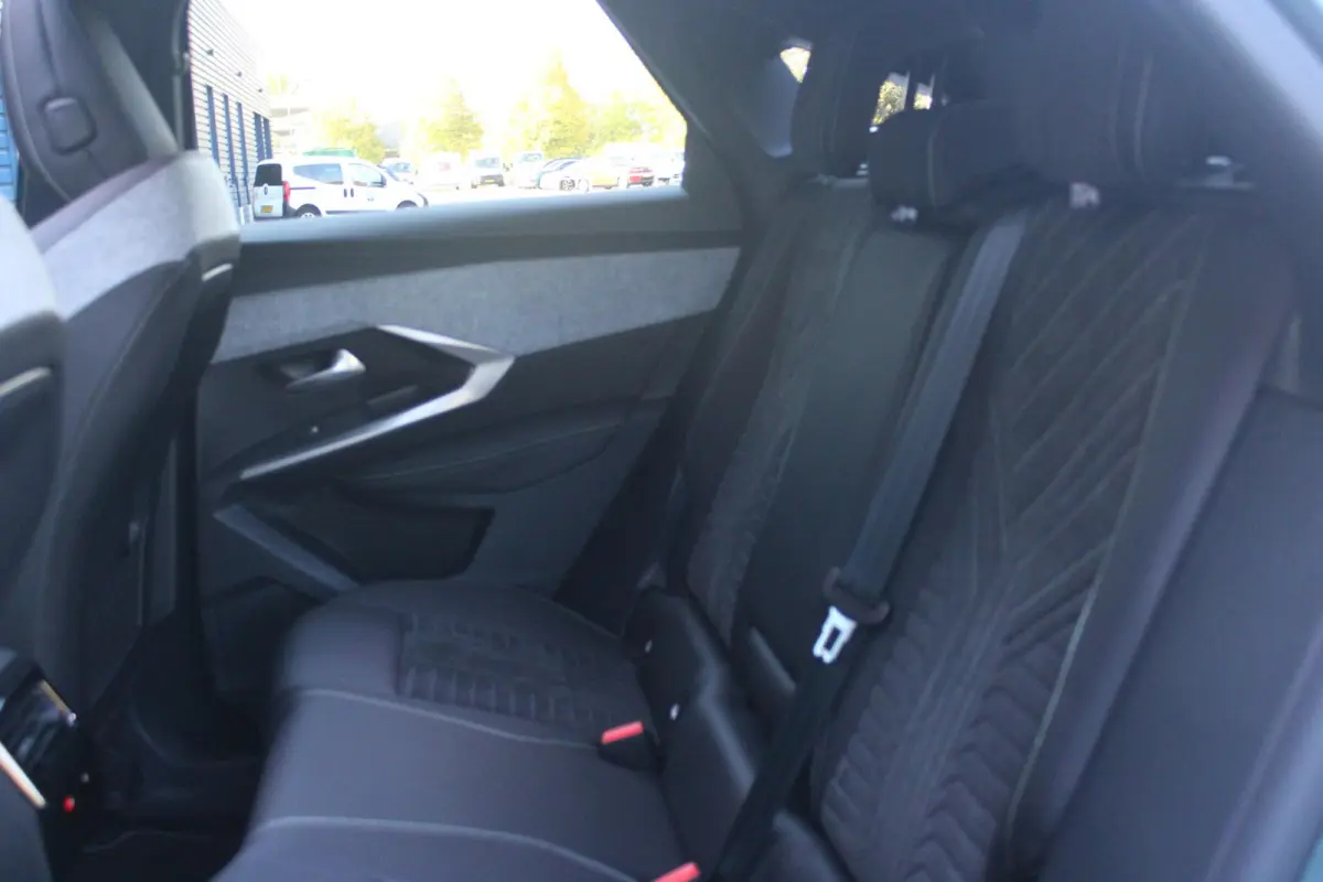 1.2 Hybrid 145PK GT | PANORMASCH SCHUIF / KANTELDAK | | 360° VISION & DRIVE ASSIST PACK: ANTI DIEFSTAL ALARM MET SUPERVERGRENDELING/VERWARMBAAR VOLLEDEREN STUURWIEL/VISEOPARK 360° HD CAMER