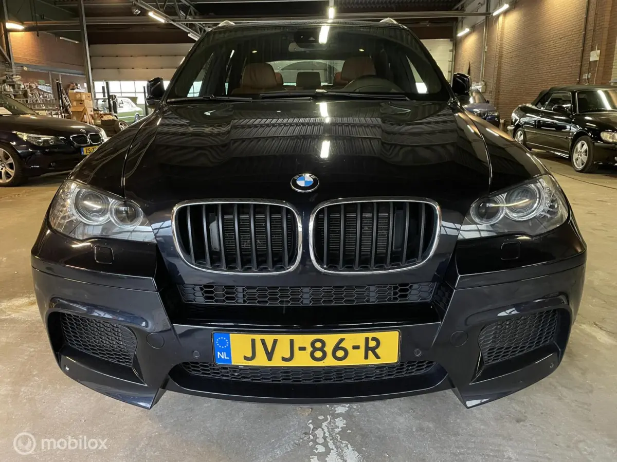 4.4i M Automaat 555pk Panodak