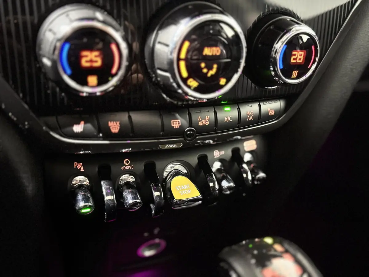 Hybrid ALL4 Chilli|PANO|HUD|KEYLESS|H&K