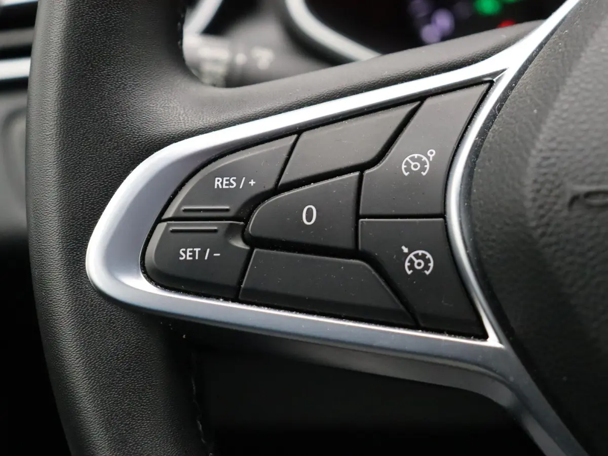 1.0 TCe Zen | Parkeersensoren achter | Cruise control | Navigatie | LED verlichting | Airco |