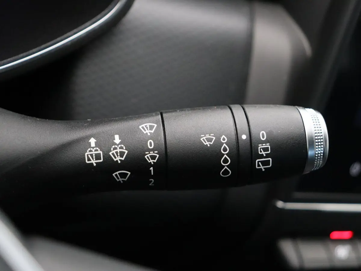 1.0 TCe Zen | Parkeersensoren achter | Cruise control | Navigatie | LED verlichting | Airco |