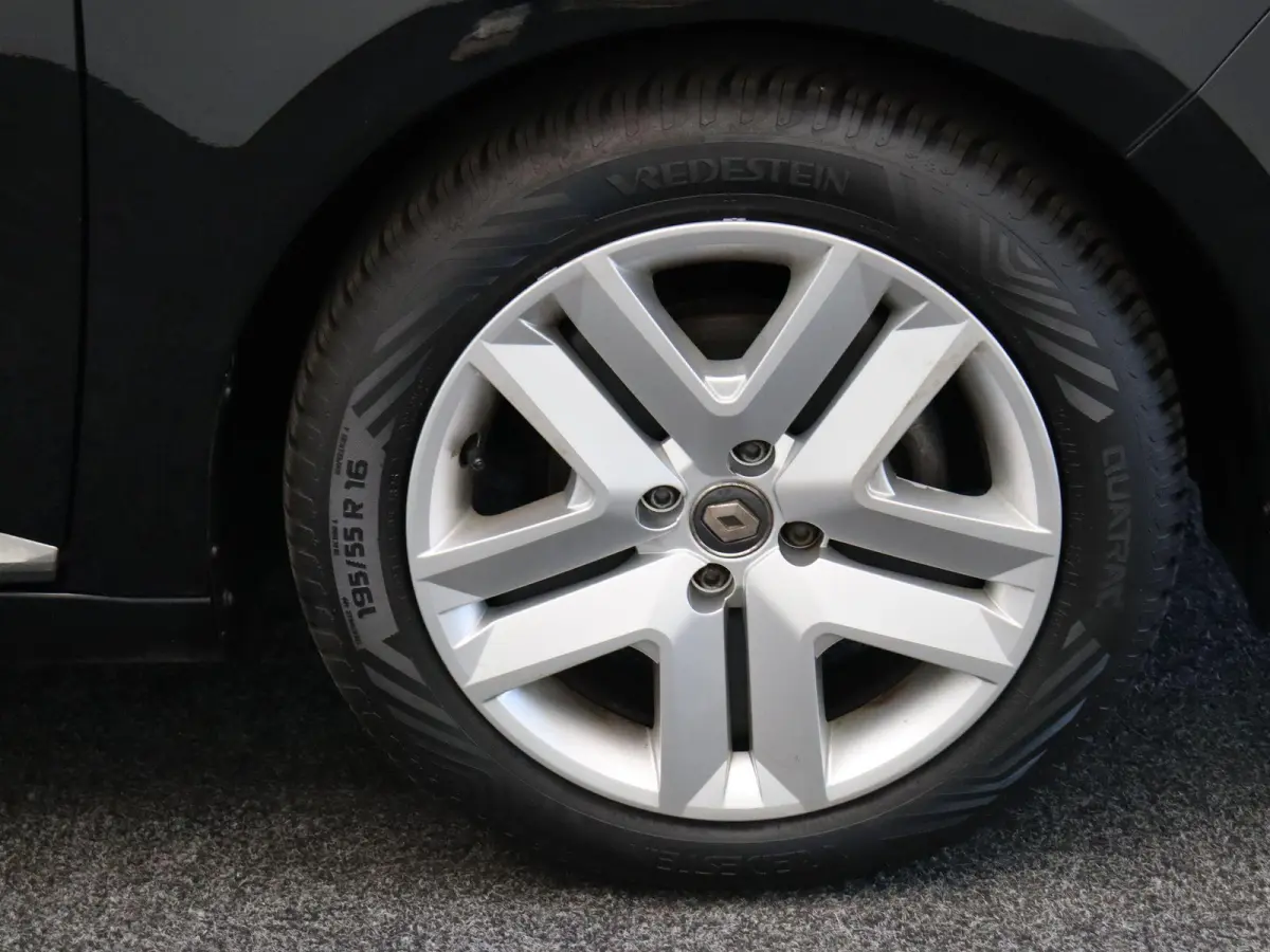 1.0 TCe Zen | Parkeersensoren achter | Cruise control | Navigatie | LED verlichting | Airco |