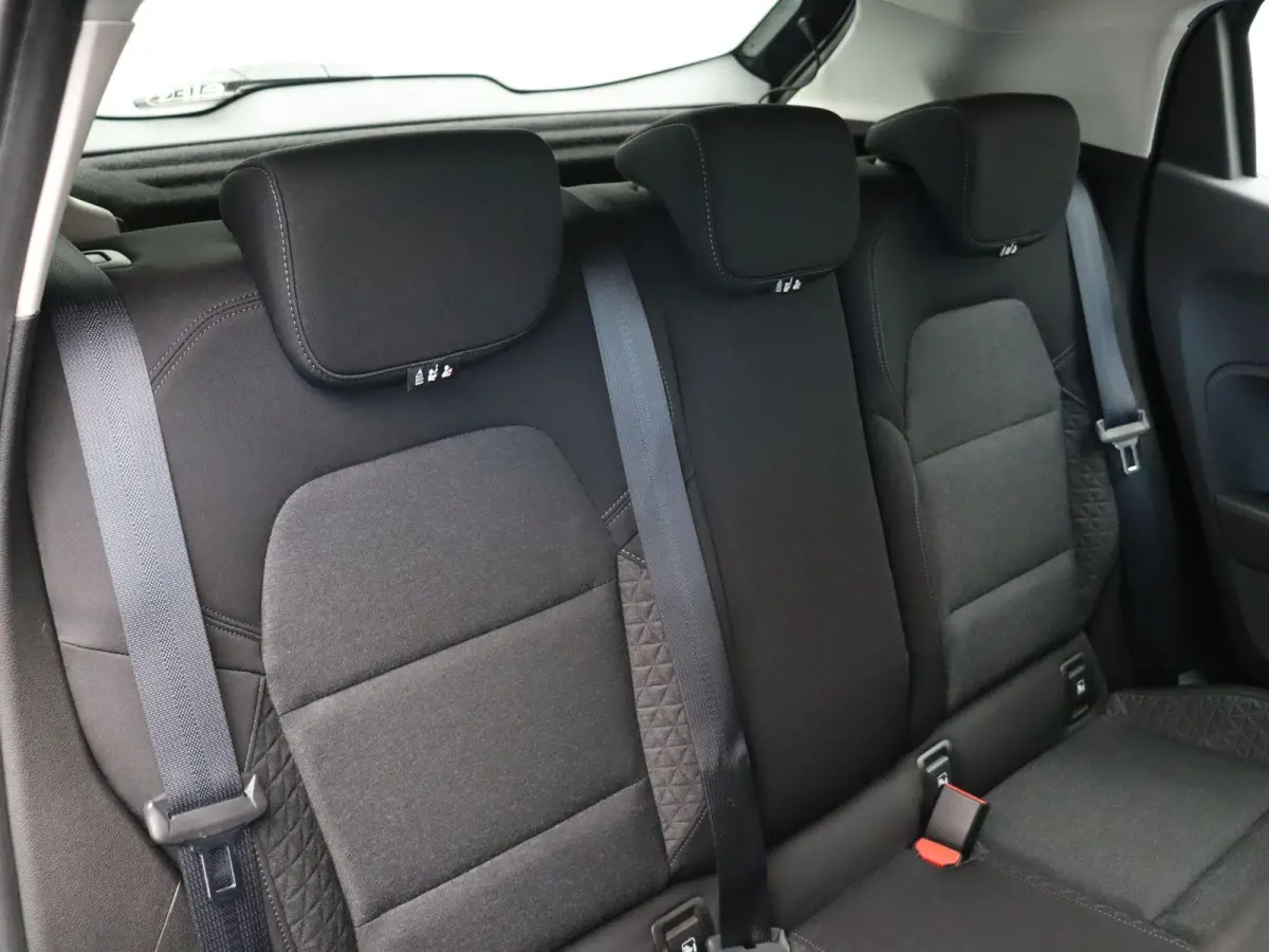 1.0 TCe Zen | Parkeersensoren achter | Cruise control | Navigatie | LED verlichting | Airco |