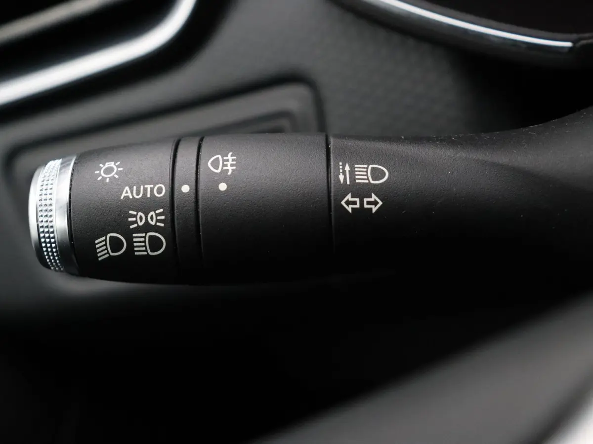 1.0 TCe Zen | Parkeersensoren achter | Cruise control | Navigatie | LED verlichting | Airco |