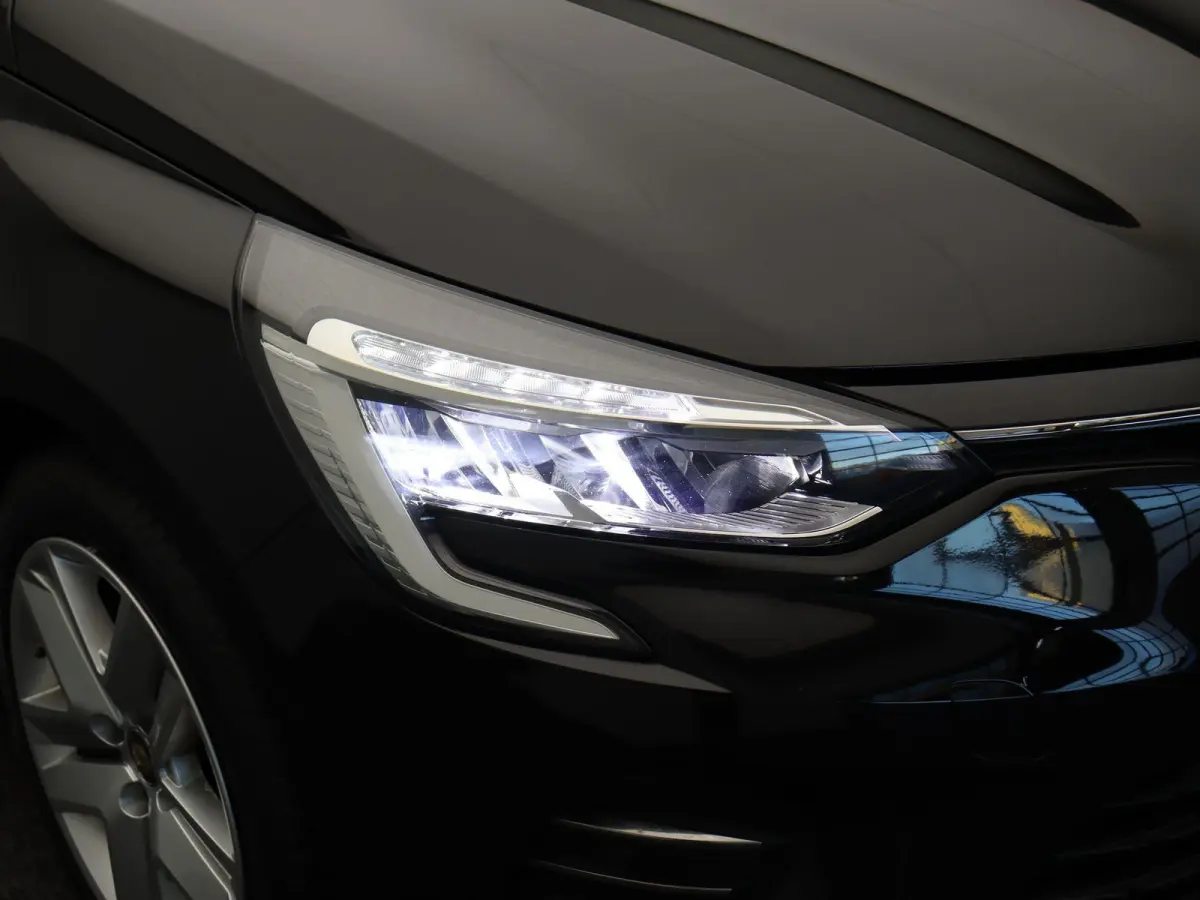 1.0 TCe Zen | Parkeersensoren achter | Cruise control | Navigatie | LED verlichting | Airco |