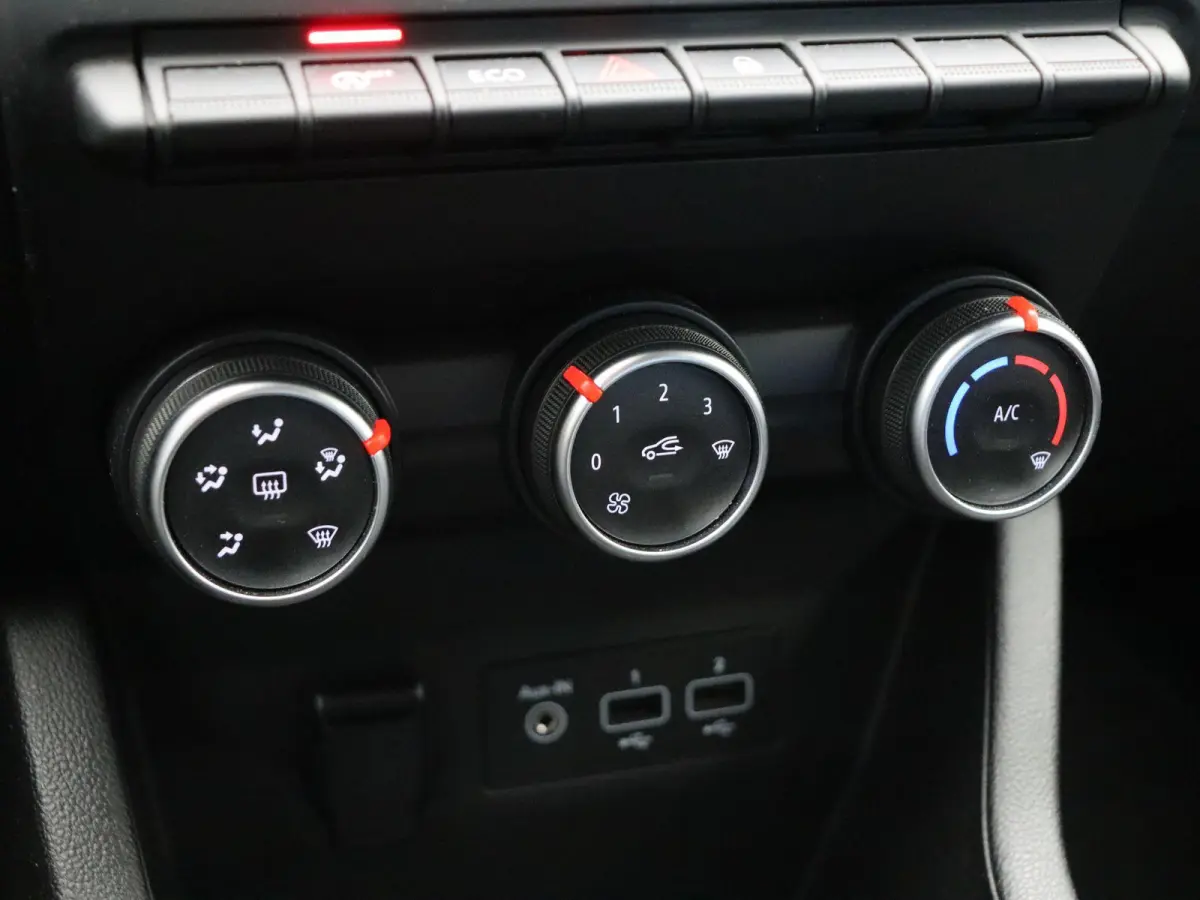 1.0 TCe Zen | Parkeersensoren achter | Cruise control | Navigatie | LED verlichting | Airco |