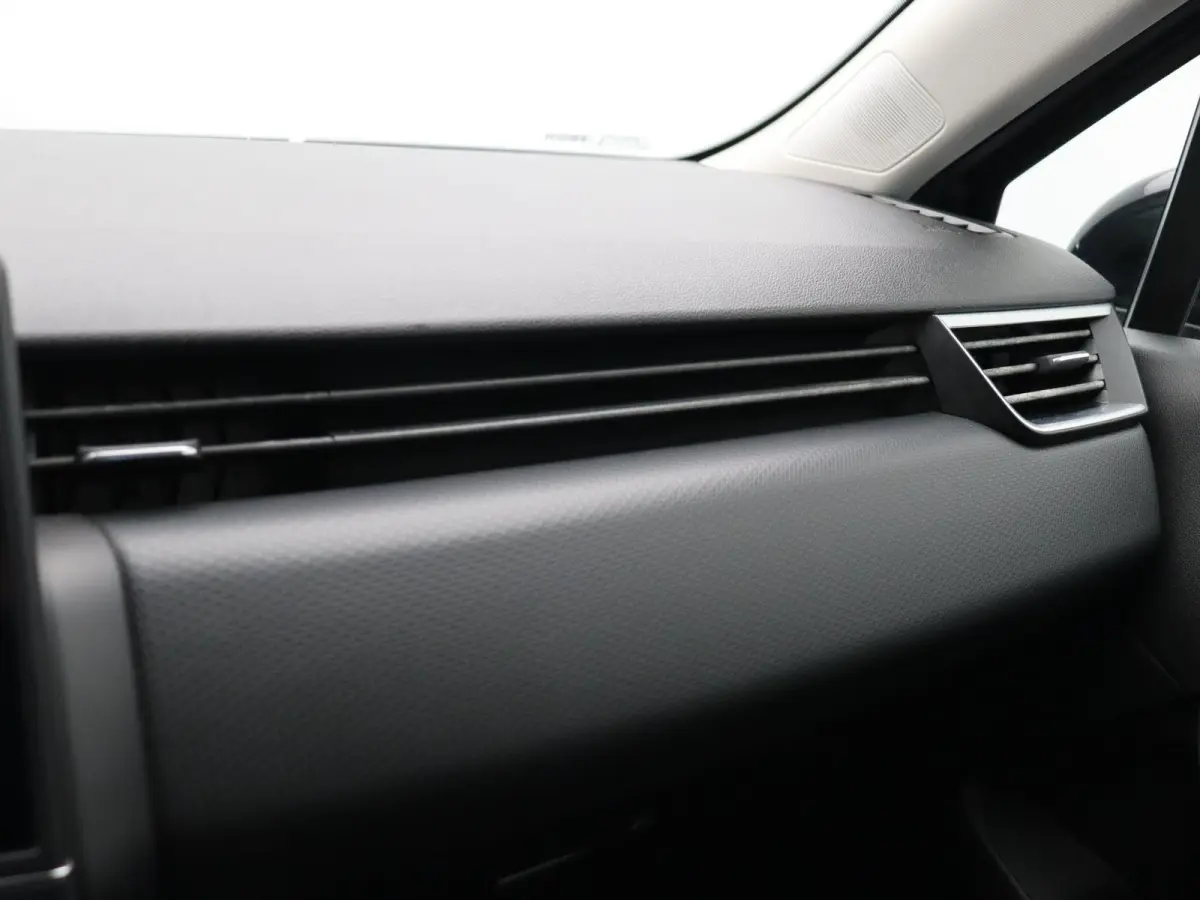 1.0 TCe Zen | Parkeersensoren achter | Cruise control | Navigatie | LED verlichting | Airco |