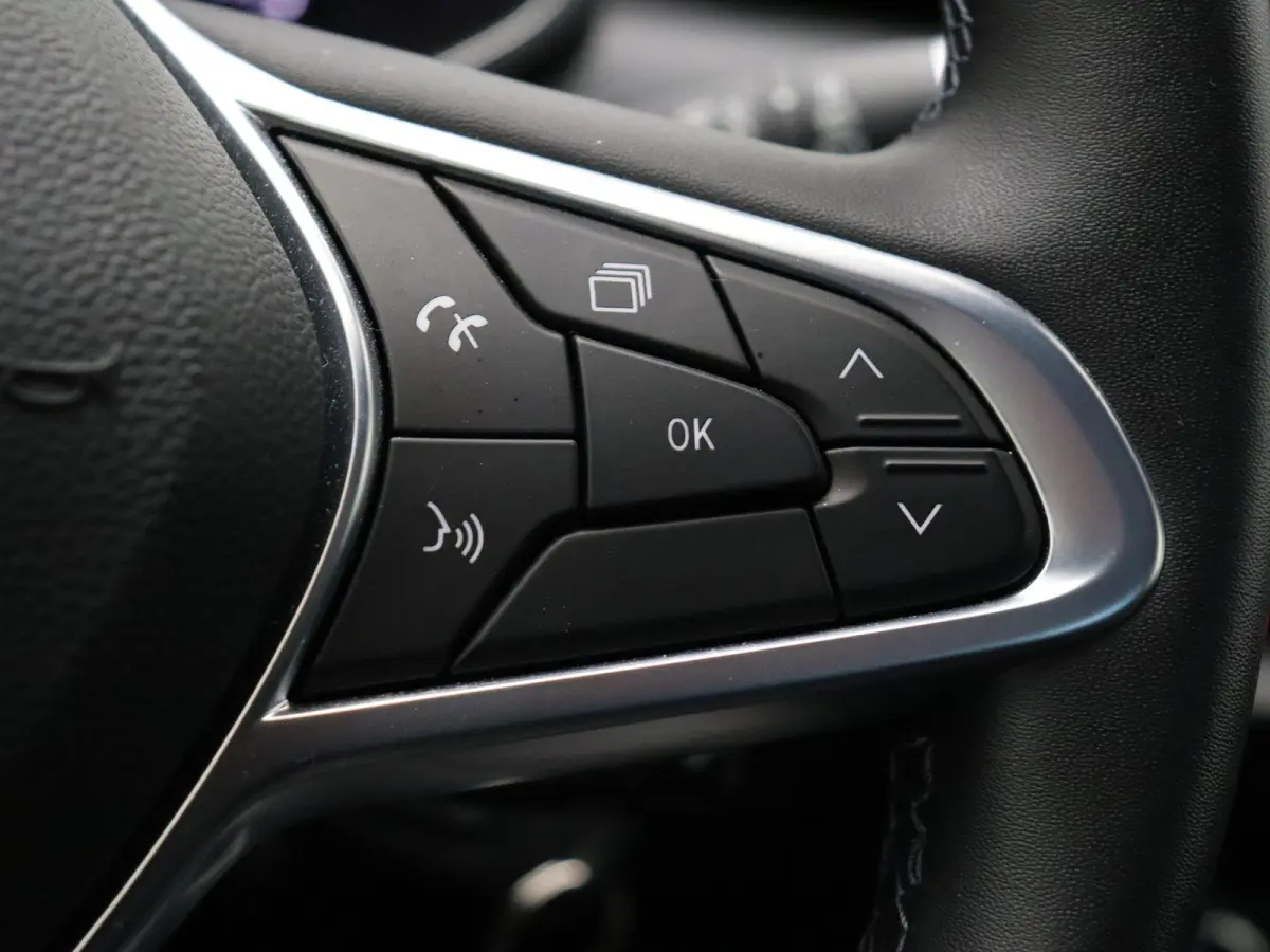 1.0 TCe Zen | Parkeersensoren achter | Cruise control | Navigatie | LED verlichting | Airco |