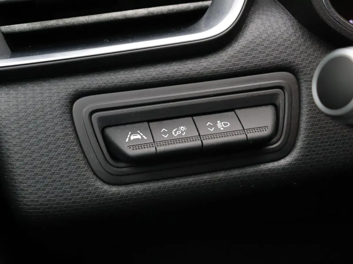 1.0 TCe Zen | Parkeersensoren achter | Cruise control | Navigatie | LED verlichting | Airco |