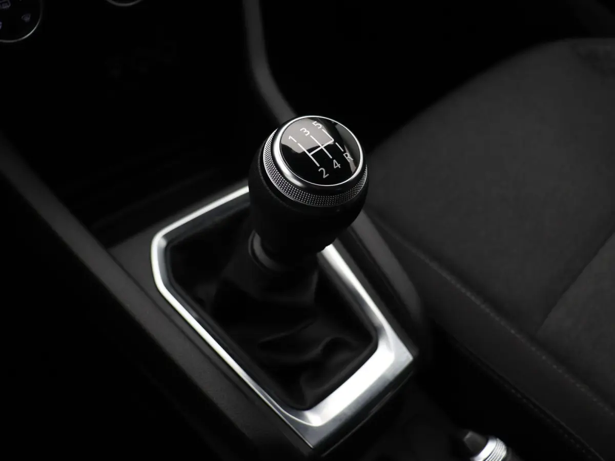 1.0 TCe Zen | Parkeersensoren achter | Cruise control | Navigatie | LED verlichting | Airco |