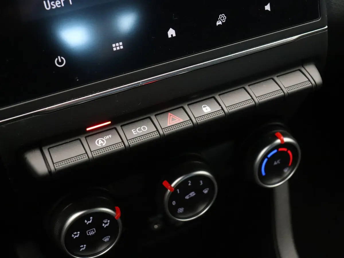 1.0 TCe Zen | Parkeersensoren achter | Cruise control | Navigatie | LED verlichting | Airco |