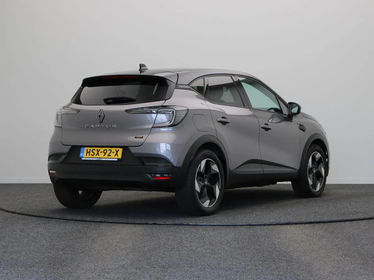 1.6 E-Tech full hybrid 145 techno | Adaptive cruise control | Achteruitrij camera | Climate control | Lichtmetalen velgen 18'' |