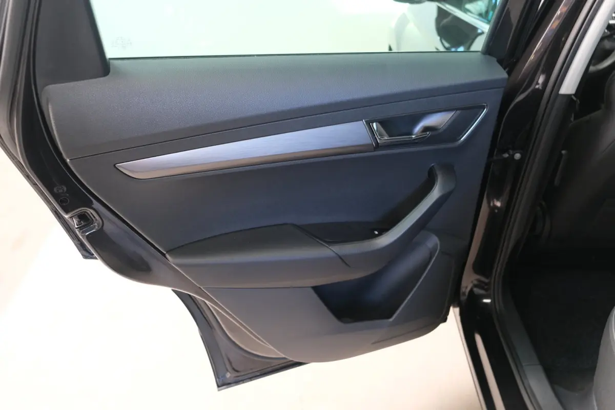 1.5 TSI ACT Business Edition Plus - N.A.P. Airco, Cruise, PDC, Navi, Stoelverwarming, Carplay, Virtueel display.
