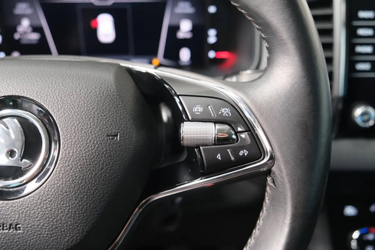 1.5 TSI ACT Business Edition Plus - N.A.P. Airco, Cruise, PDC, Navi, Stoelverwarming, Carplay, Virtueel display.