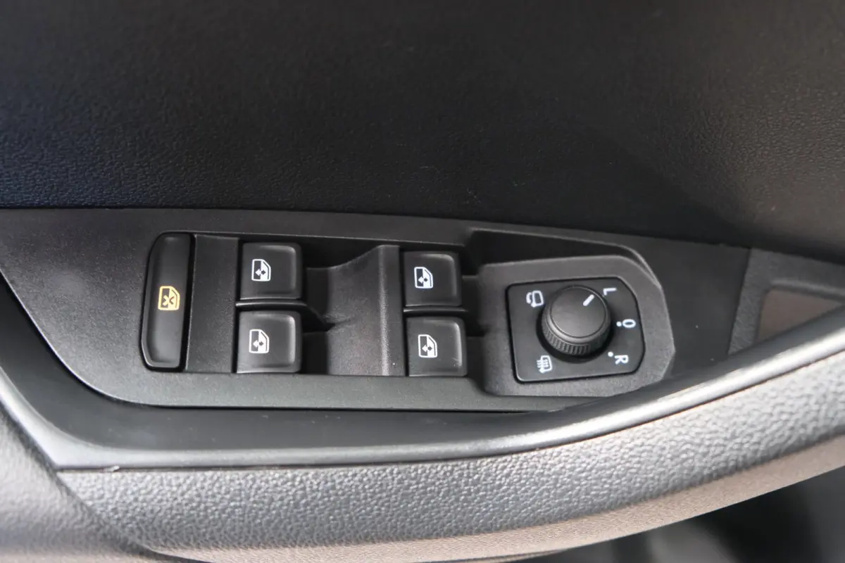 1.5 TSI ACT Business Edition Plus - N.A.P. Airco, Cruise, PDC, Navi, Stoelverwarming, Carplay, Virtueel display.
