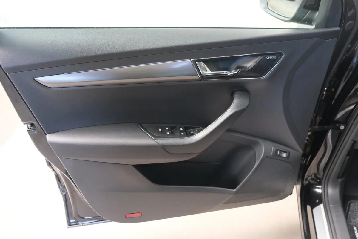 1.5 TSI ACT Business Edition Plus - N.A.P. Airco, Cruise, PDC, Navi, Stoelverwarming, Carplay, Virtueel display.