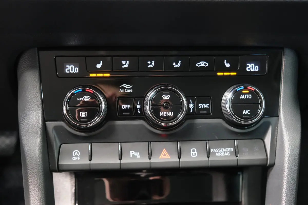 1.5 TSI ACT Business Edition Plus - N.A.P. Airco, Cruise, PDC, Navi, Stoelverwarming, Carplay, Virtueel display.