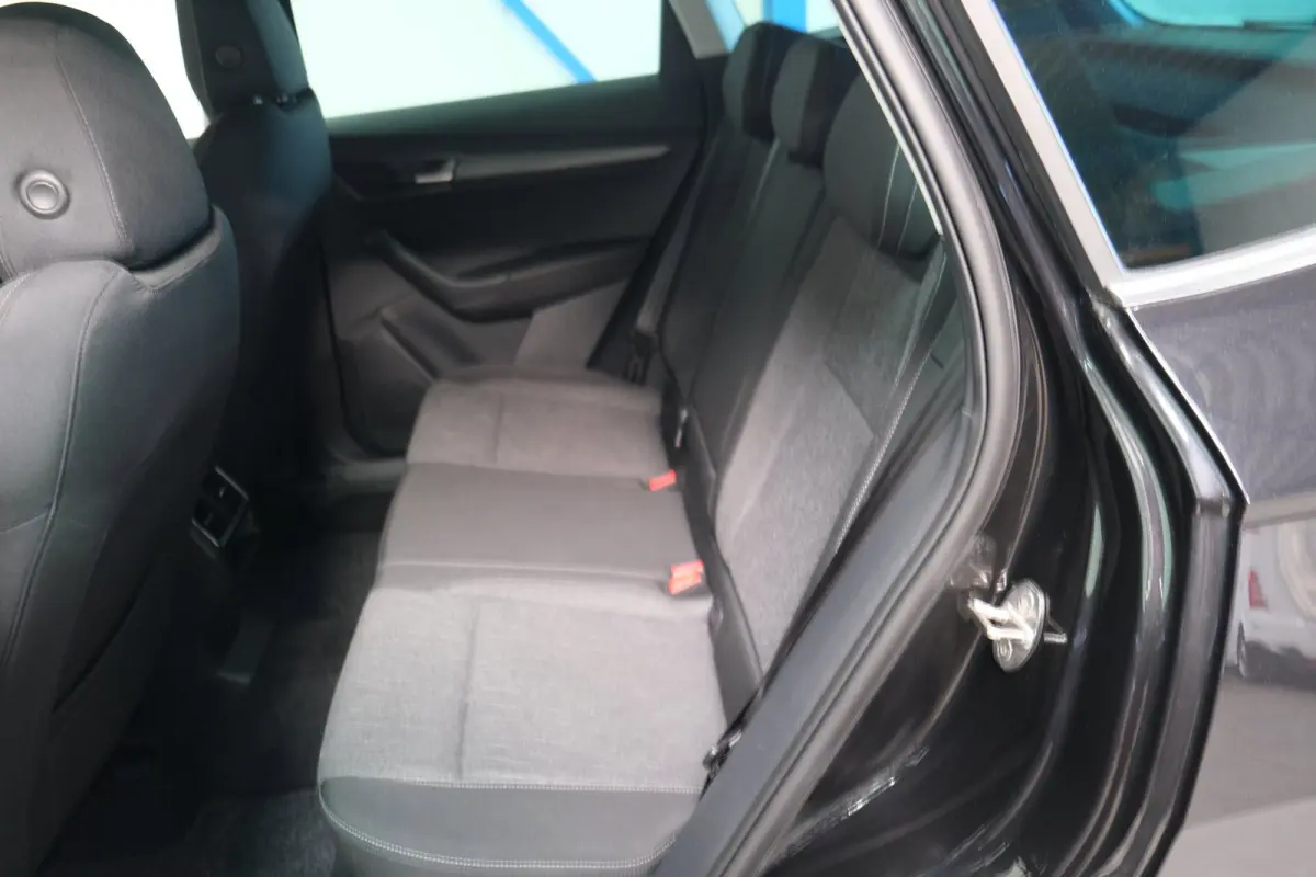 1.5 TSI ACT Business Edition Plus - N.A.P. Airco, Cruise, PDC, Navi, Stoelverwarming, Carplay, Virtueel display.