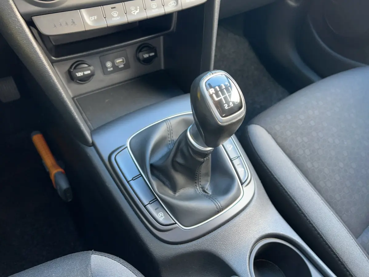 1.0 Turbo 120pk Essence | Camera | Carplay | Climate controle | Cruise controle | Trekhaak | Premium Audio | Parkeersensoren | Navigatie