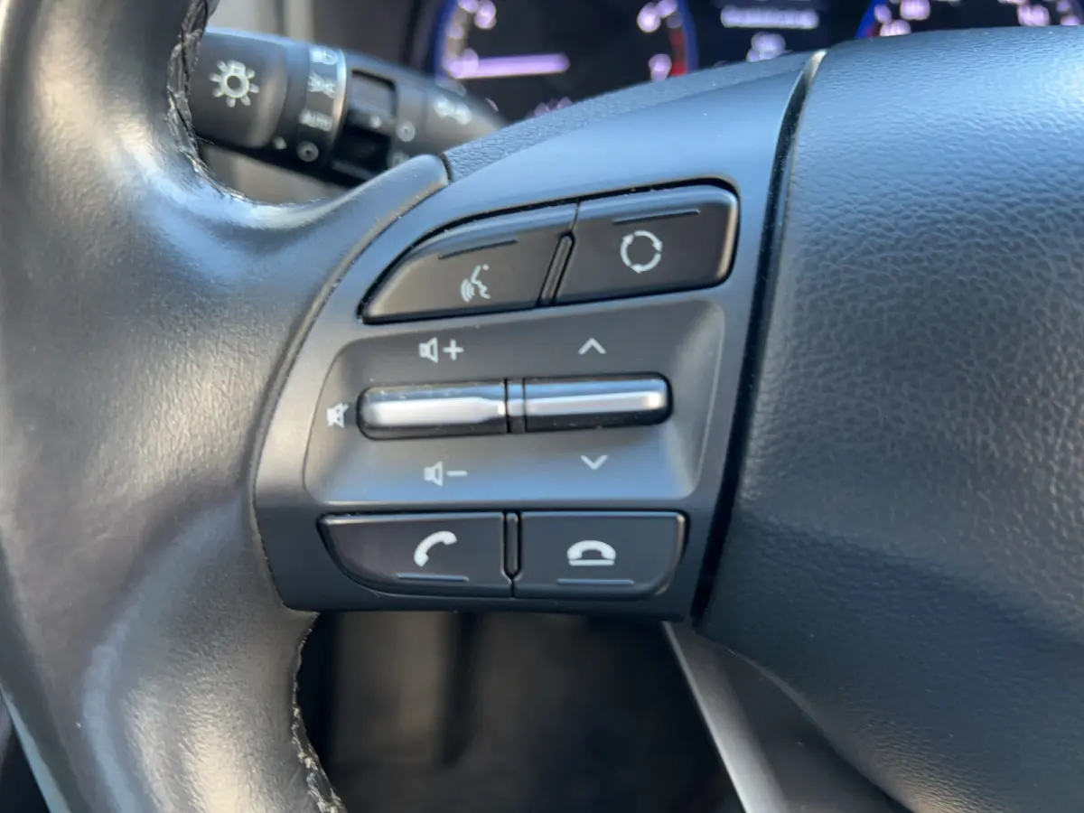1.0 Turbo 120pk Essence | Camera | Carplay | Climate controle | Cruise controle | Trekhaak | Premium Audio | Parkeersensoren | Navigatie