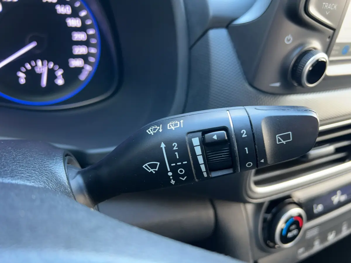 1.0 Turbo 120pk Essence | Camera | Carplay | Climate controle | Cruise controle | Trekhaak | Premium Audio | Parkeersensoren | Navigatie
