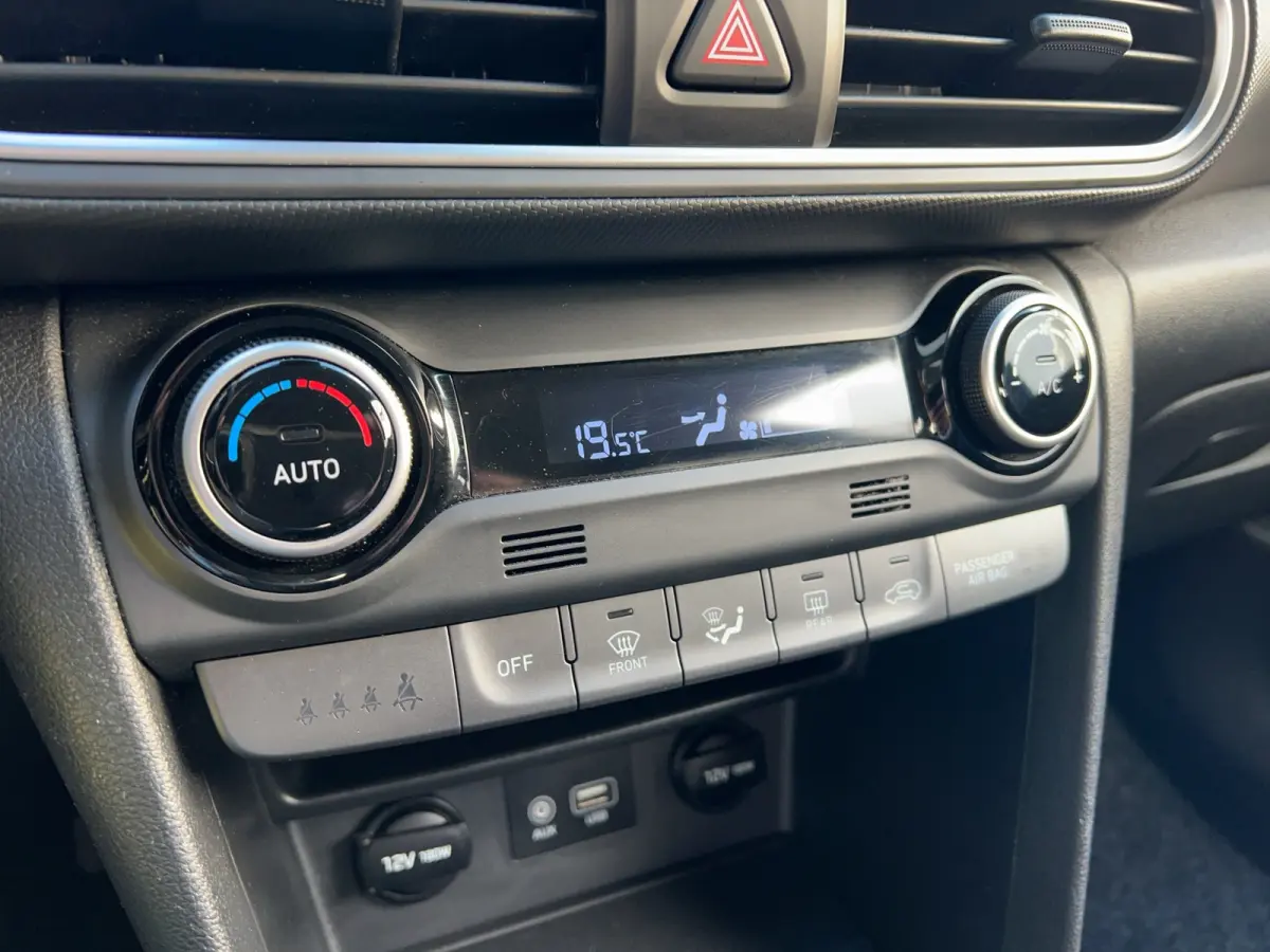 1.0 Turbo 120pk Essence | Camera | Carplay | Climate controle | Cruise controle | Trekhaak | Premium Audio | Parkeersensoren | Navigatie