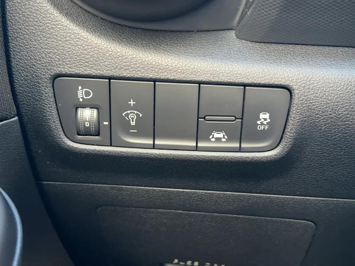 1.0 Turbo 120pk Essence | Camera | Carplay | Climate controle | Cruise controle | Trekhaak | Premium Audio | Parkeersensoren | Navigatie
