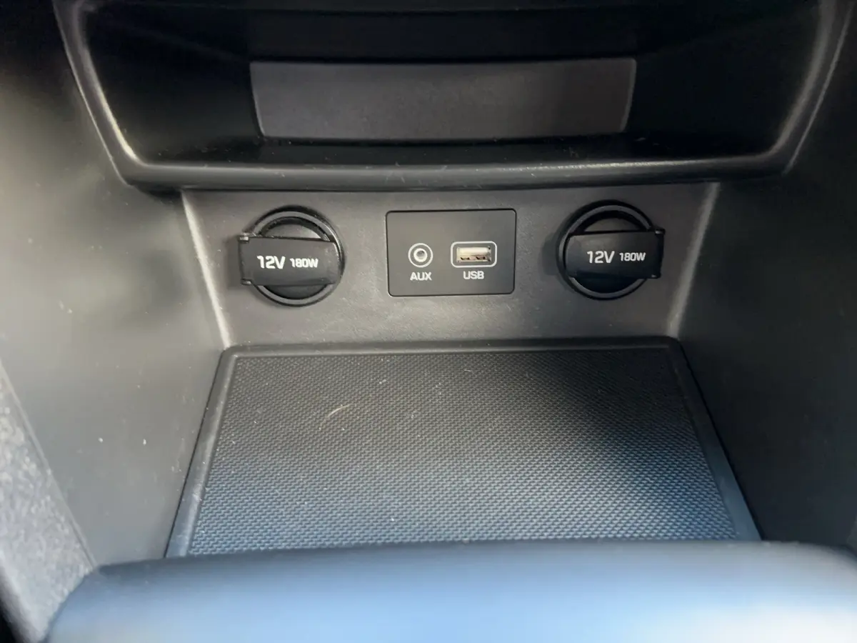 1.0 Turbo 120pk Essence | Camera | Carplay | Climate controle | Cruise controle | Trekhaak | Premium Audio | Parkeersensoren | Navigatie