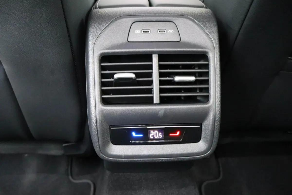1.5 eHybrid 204pk Business | SoH 100% | Head-up Display | Side Assist | Massage Voorstoelen