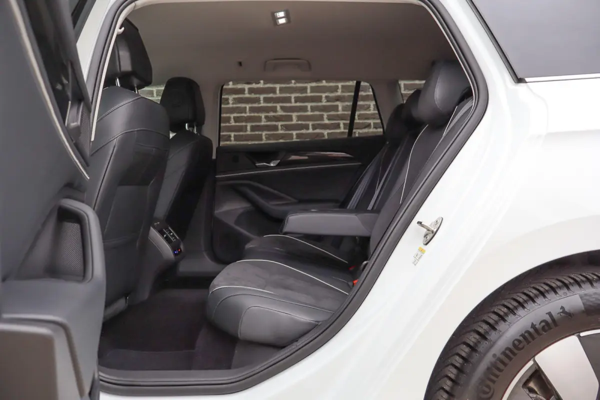 1.5 eHybrid 204pk Business | SoH 100% | Head-up Display | Side Assist | Massage Voorstoelen