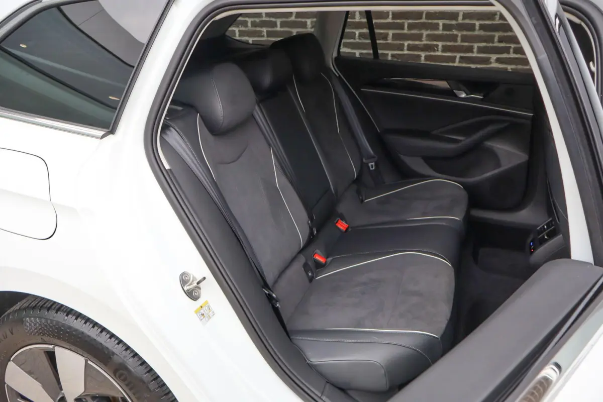 1.5 eHybrid 204pk Business | SoH 100% | Head-up Display | Side Assist | Massage Voorstoelen