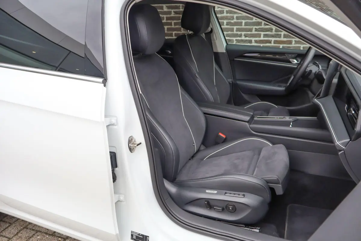 1.5 eHybrid 204pk Business | SoH 100% | Head-up Display | Side Assist | Massage Voorstoelen