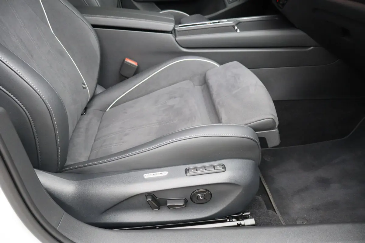 1.5 eHybrid 204pk Business | SoH 100% | Head-up Display | Side Assist | Massage Voorstoelen