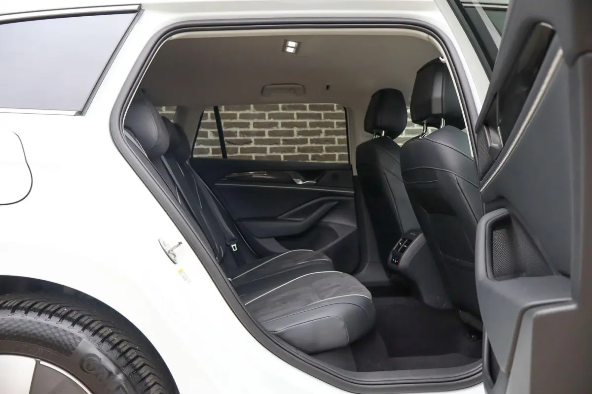1.5 eHybrid 204pk Business | SoH 100% | Head-up Display | Side Assist | Massage Voorstoelen