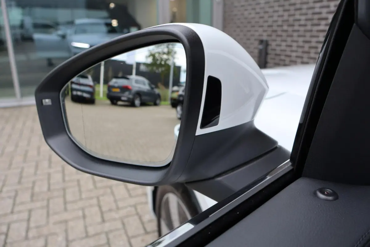 1.5 eHybrid 204pk Business | SoH 100% | Head-up Display | Side Assist | Massage Voorstoelen