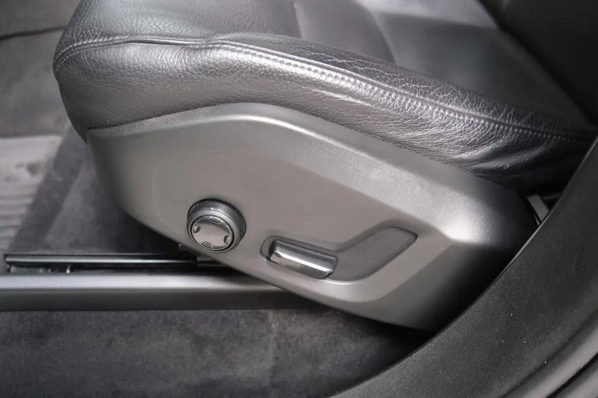 2.0 T8 Hybrid Benzine Twin Engine AWD Inscription