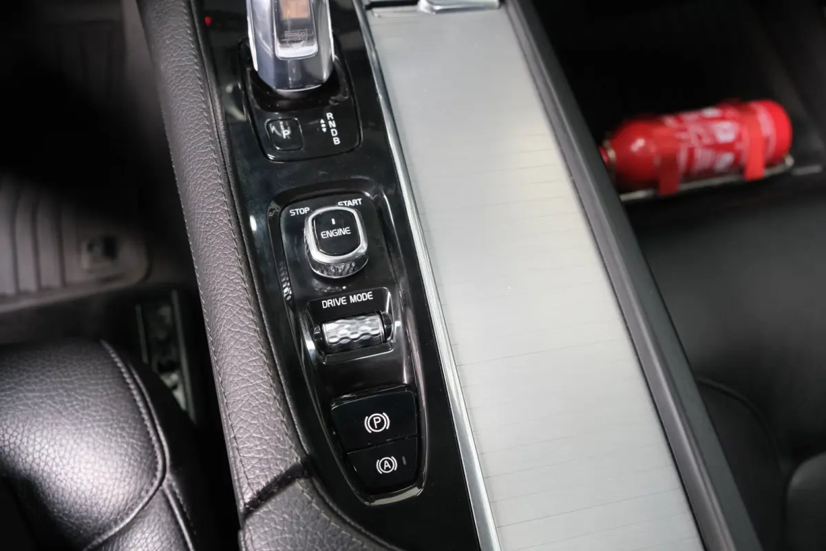 2.0 T8 Hybrid Benzine Twin Engine AWD Inscription