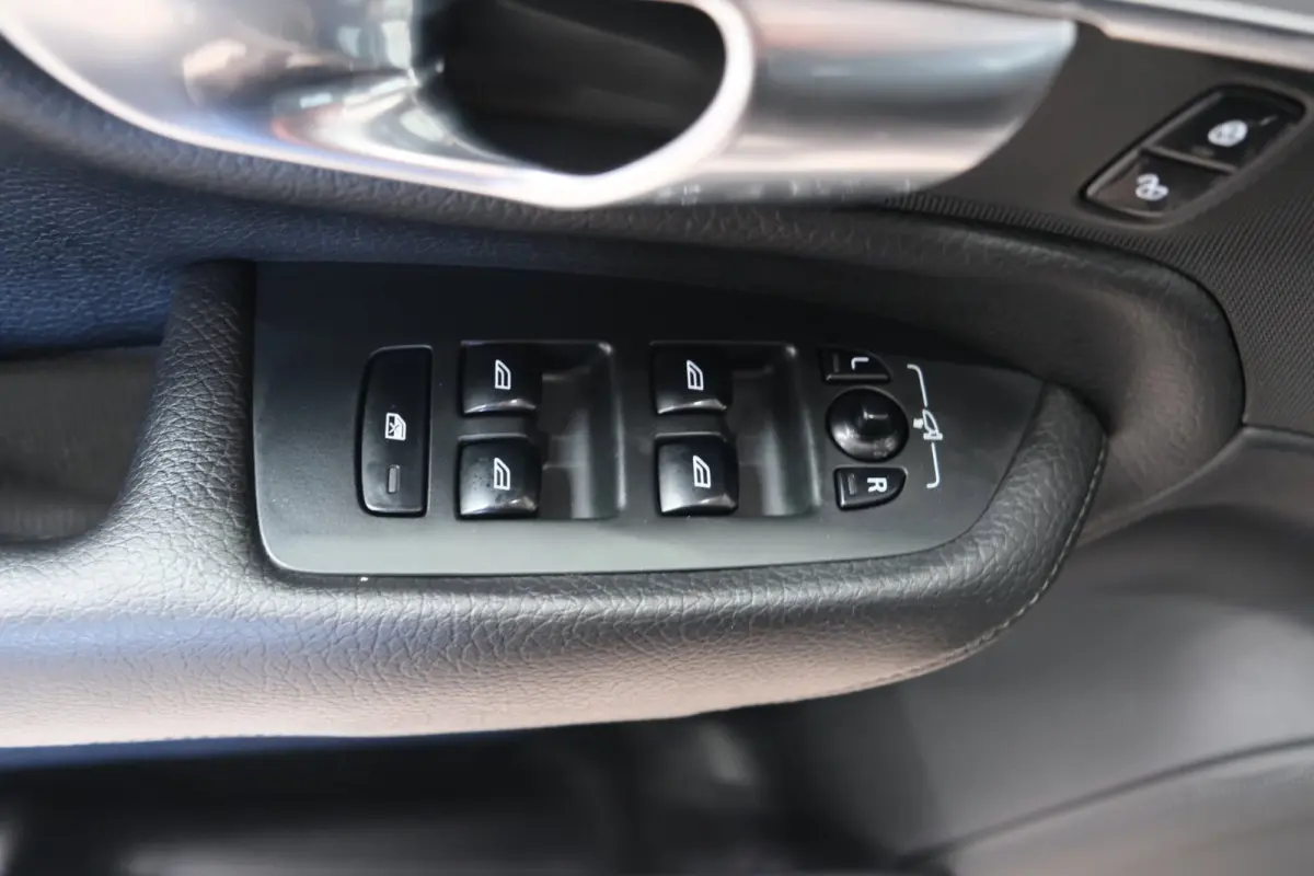 2.0 T8 Hybrid Benzine Twin Engine AWD Inscription