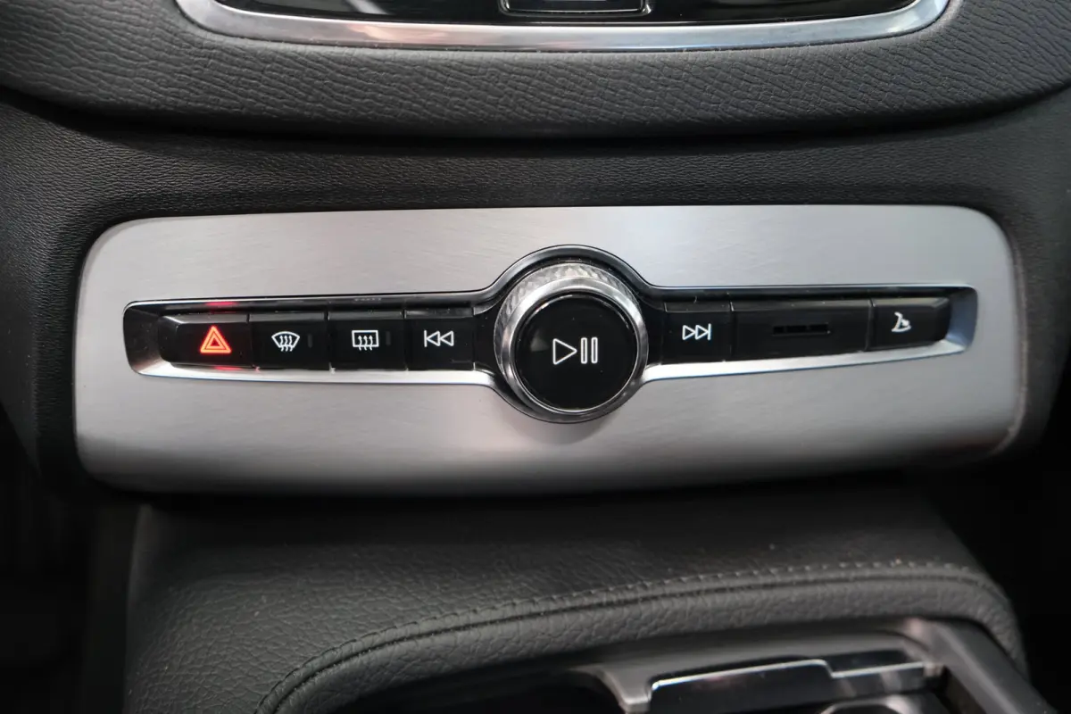 2.0 T8 Hybrid Benzine Twin Engine AWD Inscription