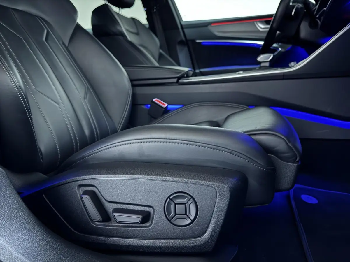 55 TFSI e Quattro Competition S-Line Black Edition