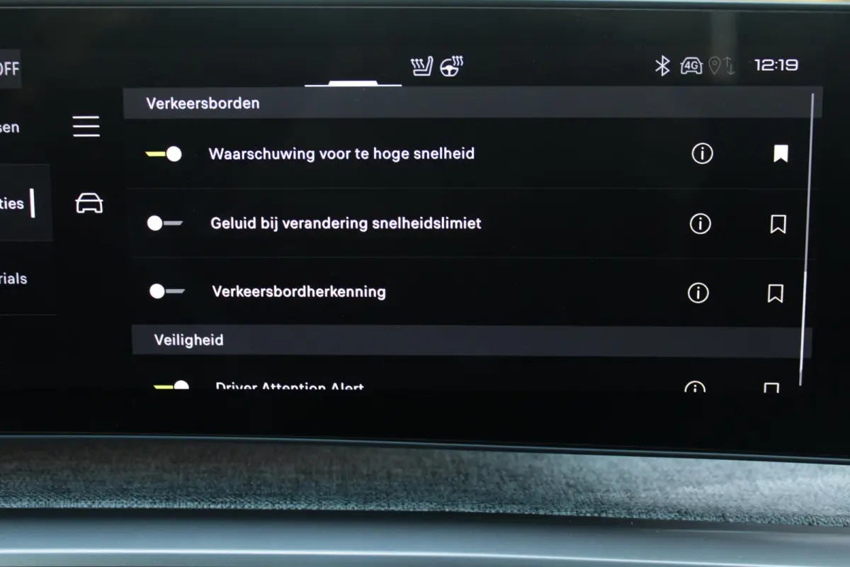 1.6 plug-in Hybrid 225PK GT Exclusive | PANORMASCH SCHUIF / KANTELDAK | | 360° VISION & DRIVE ASSIST PACK: ANTI DIEFSTAL ALARM MET SUPERVERGRENDELING/VERWARMBAAR VOLLEDEREN STUURWIEL/VISEOP
