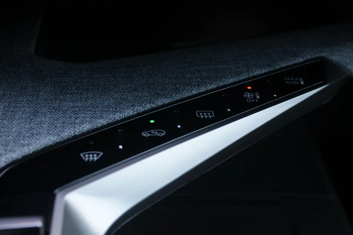 1.6 plug-in Hybrid 225PK GT Exclusive | PANORMASCH SCHUIF / KANTELDAK | | 360° VISION & DRIVE ASSIST PACK: ANTI DIEFSTAL ALARM MET SUPERVERGRENDELING/VERWARMBAAR VOLLEDEREN STUURWIEL/VISEOP