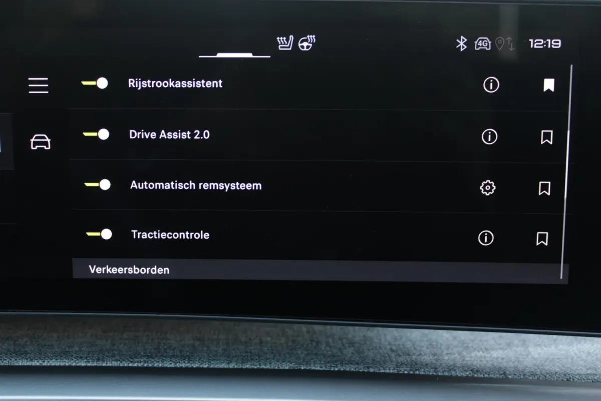 1.6 plug-in Hybrid 225PK GT Exclusive | PANORMASCH SCHUIF / KANTELDAK | | 360° VISION & DRIVE ASSIST PACK: ANTI DIEFSTAL ALARM MET SUPERVERGRENDELING/VERWARMBAAR VOLLEDEREN STUURWIEL/VISEOP