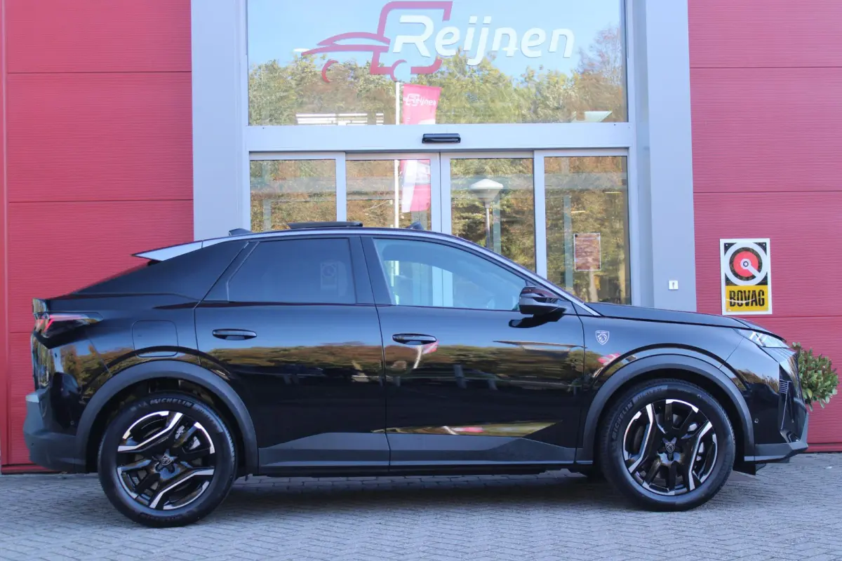 1.6 plug-in Hybrid 225PK GT Exclusive | PANORMASCH SCHUIF / KANTELDAK | | 360° VISION & DRIVE ASSIST PACK: ANTI DIEFSTAL ALARM MET SUPERVERGRENDELING/VERWARMBAAR VOLLEDEREN STUURWIEL/VISEOP