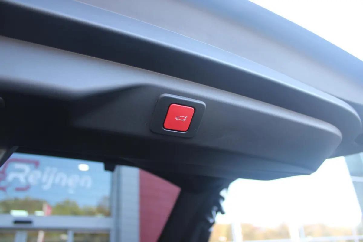 1.6 plug-in Hybrid 225PK GT Exclusive | PANORMASCH SCHUIF / KANTELDAK | | 360° VISION & DRIVE ASSIST PACK: ANTI DIEFSTAL ALARM MET SUPERVERGRENDELING/VERWARMBAAR VOLLEDEREN STUURWIEL/VISEOP