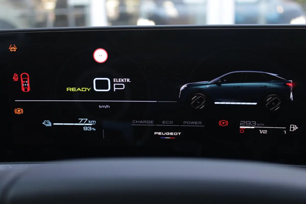 1.6 plug-in Hybrid 225PK GT Exclusive | PANORMASCH SCHUIF / KANTELDAK | | 360° VISION & DRIVE ASSIST PACK: ANTI DIEFSTAL ALARM MET SUPERVERGRENDELING/VERWARMBAAR VOLLEDEREN STUURWIEL/VISEOP