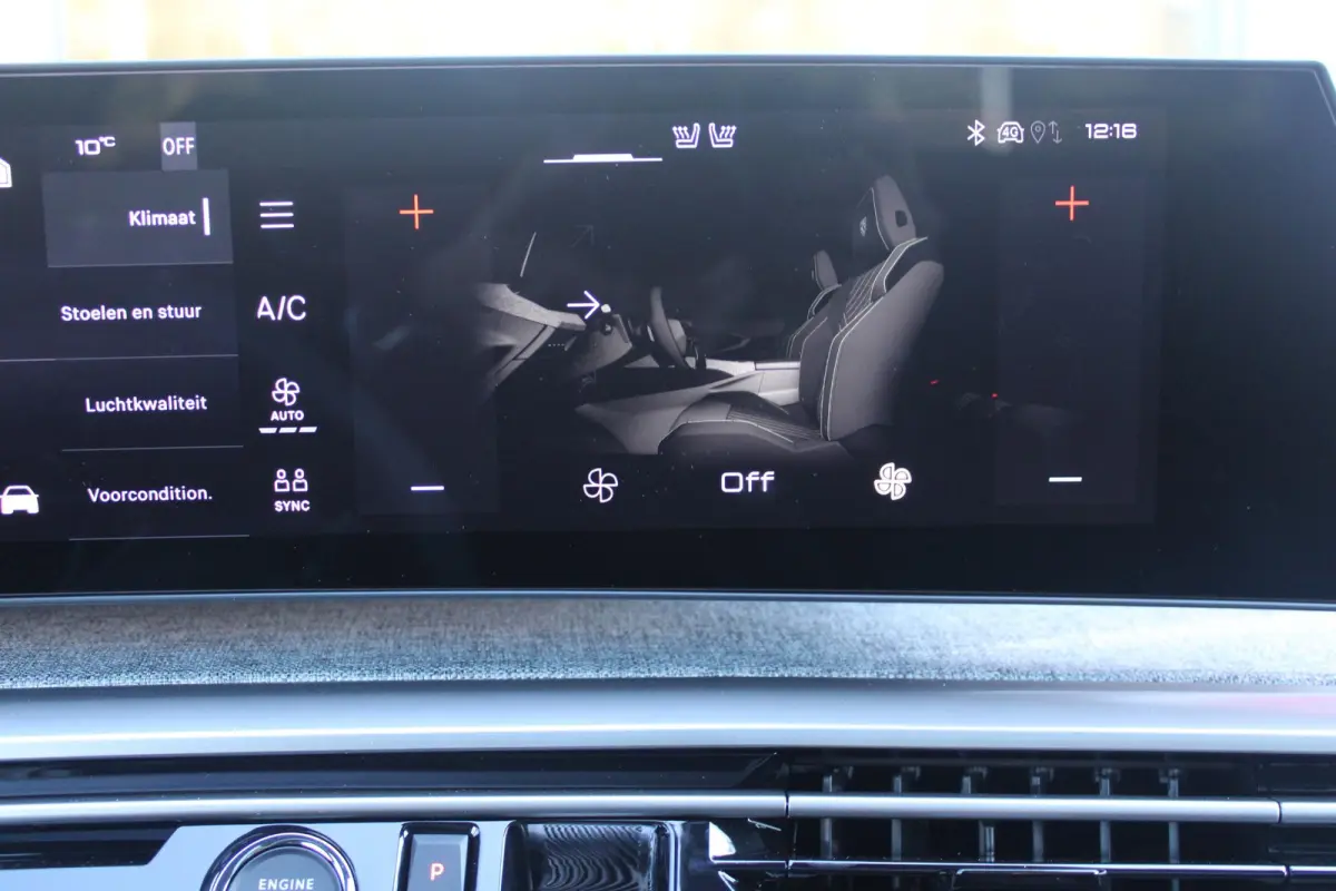 1.6 plug-in Hybrid 225PK GT Exclusive | PANORMASCH SCHUIF / KANTELDAK | | 360° VISION & DRIVE ASSIST PACK: ANTI DIEFSTAL ALARM MET SUPERVERGRENDELING/VERWARMBAAR VOLLEDEREN STUURWIEL/VISEOP