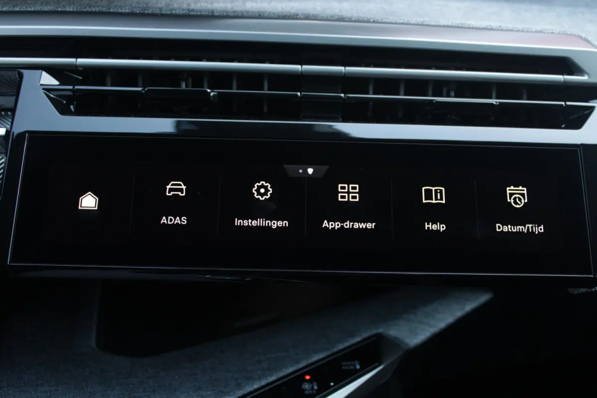 1.6 plug-in Hybrid 225PK GT Exclusive | PANORMASCH SCHUIF / KANTELDAK | | 360° VISION & DRIVE ASSIST PACK: ANTI DIEFSTAL ALARM MET SUPERVERGRENDELING/VERWARMBAAR VOLLEDEREN STUURWIEL/VISEOP